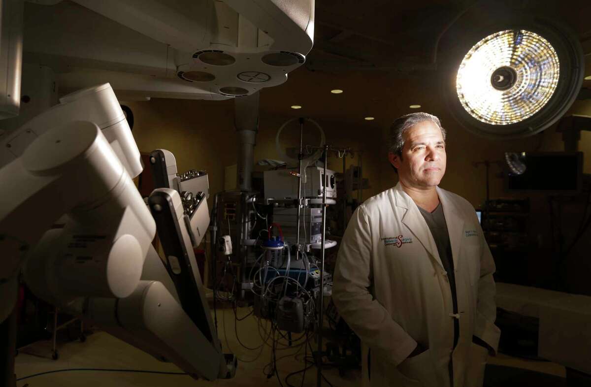 Dr. Miguel Gomez shown in a robotic operating room at Houston Methodist West Houston, Friday, Jan. 27, 2017, in Houston. ( Melissa Phillip / Houston Chronicle )