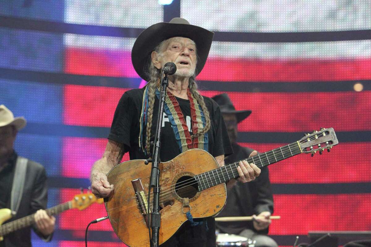 Willie Nelson Earns A Heros Welcome At Rodeohouston 