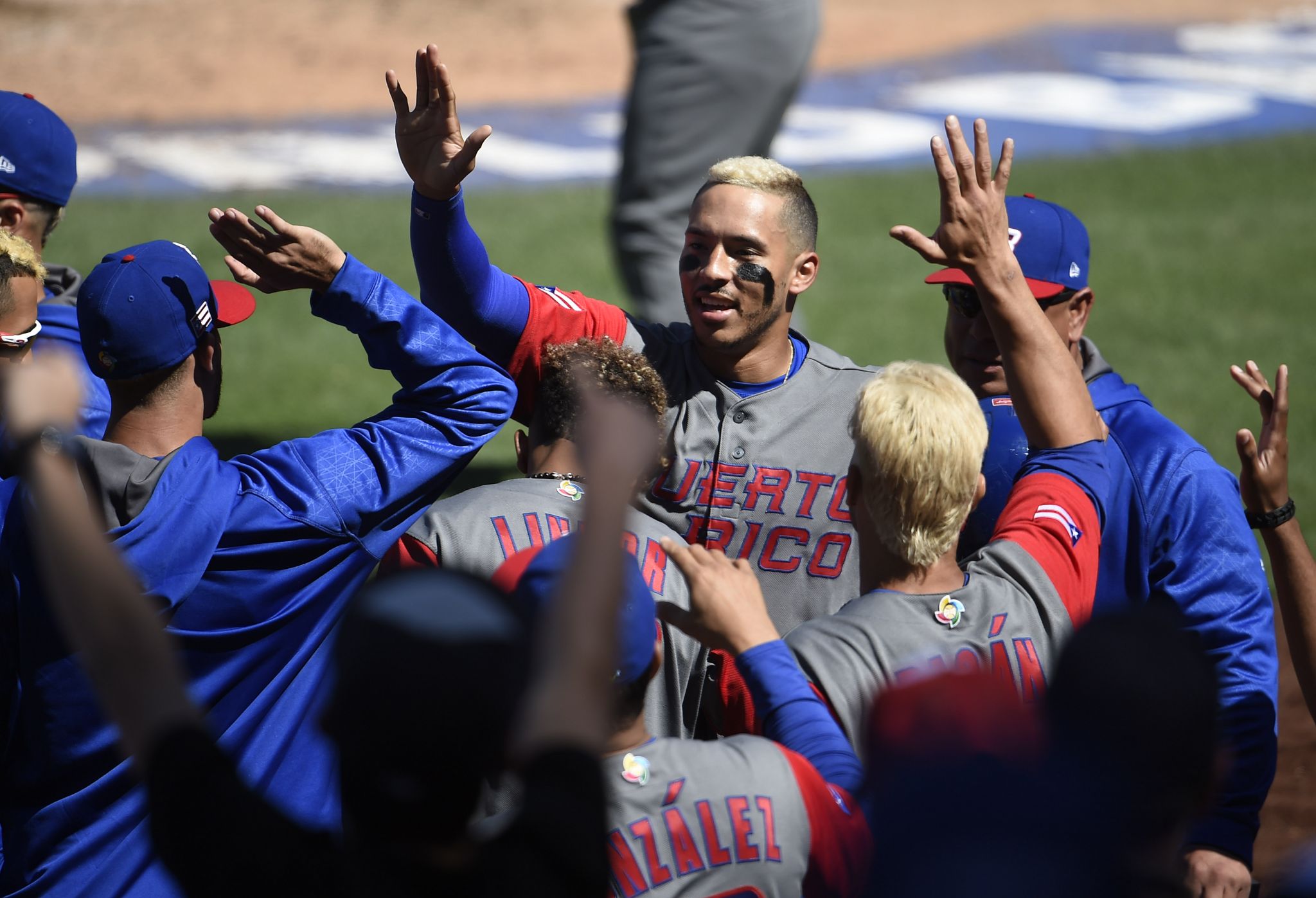 Puerto Rico wins 6th straight in WBC, routs Venezuela