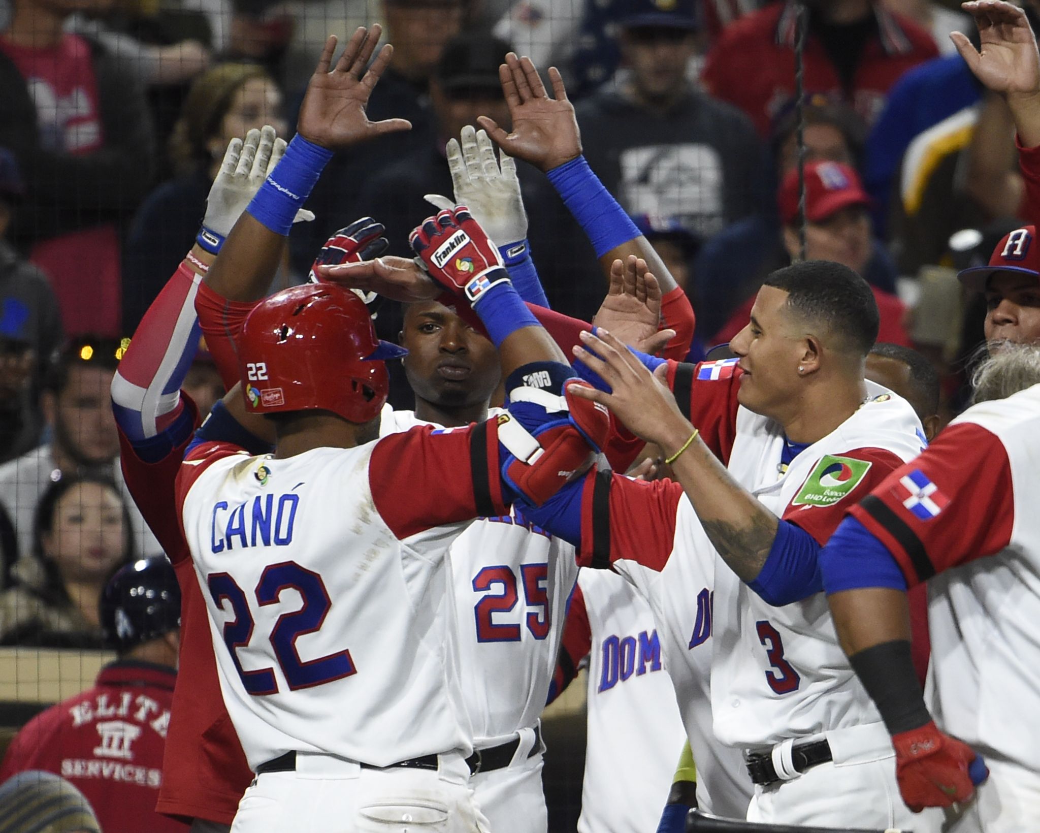 Adam Jones' epic leap helps send US into WBC semifinals - 6abc