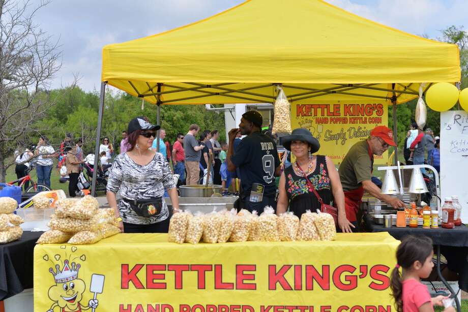 S.A. dog lovers, kite enthusiasts head outside for the Fest of Tails