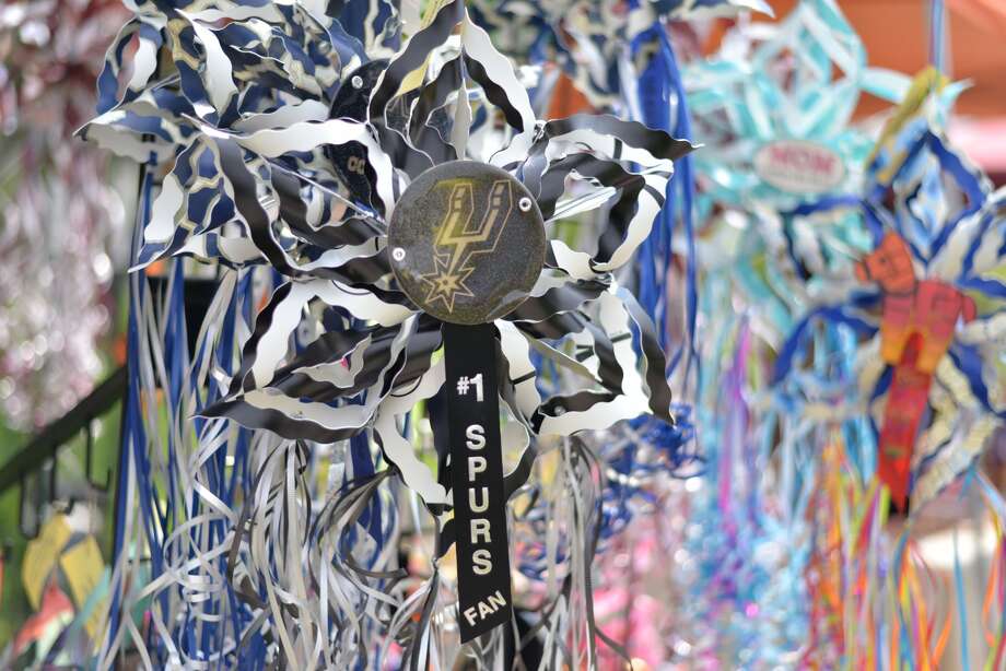 S.A. dog lovers, kite enthusiasts head outside for the Fest of Tails