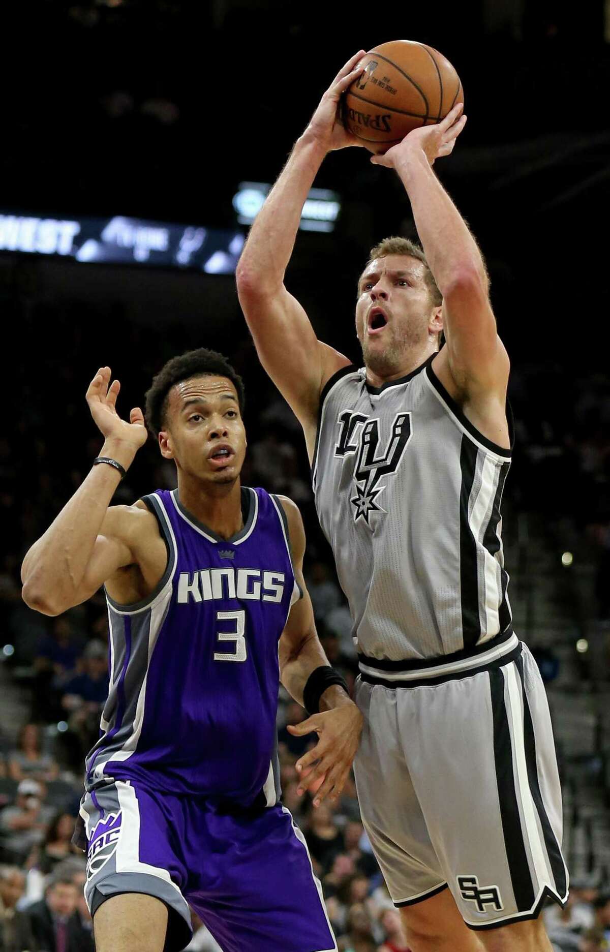 Spurs’ David Lee shoots on the Sacramento Kings’ Skal Labissiere during first half action on March 19, 2017 at the AT&T Center.
