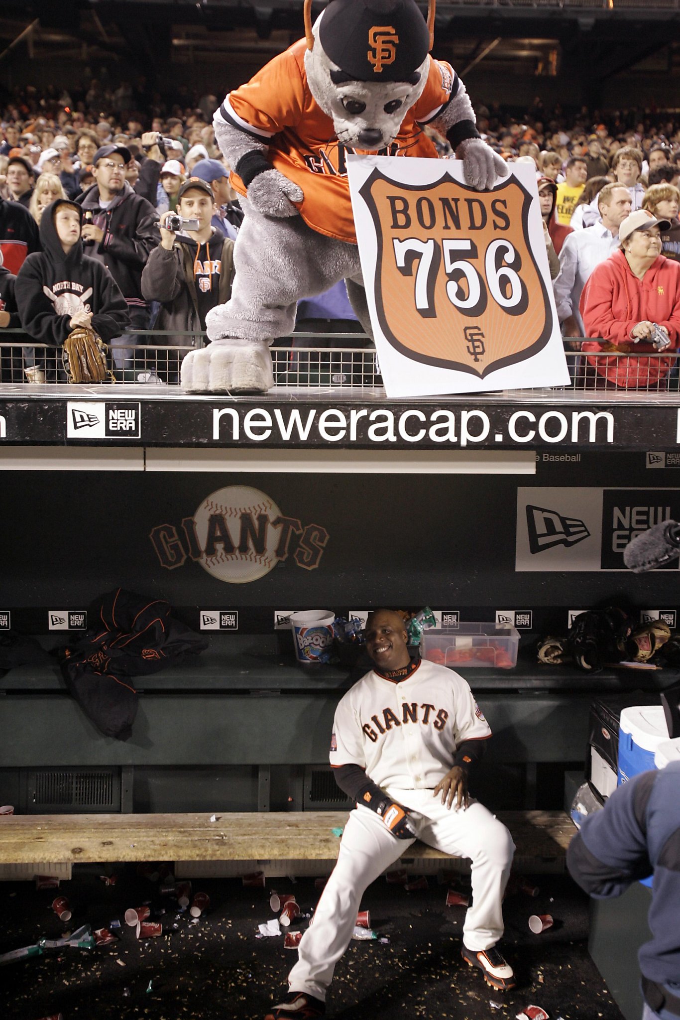 Bonds Hits No. 756 to Break Aaron's Record - The New York Times