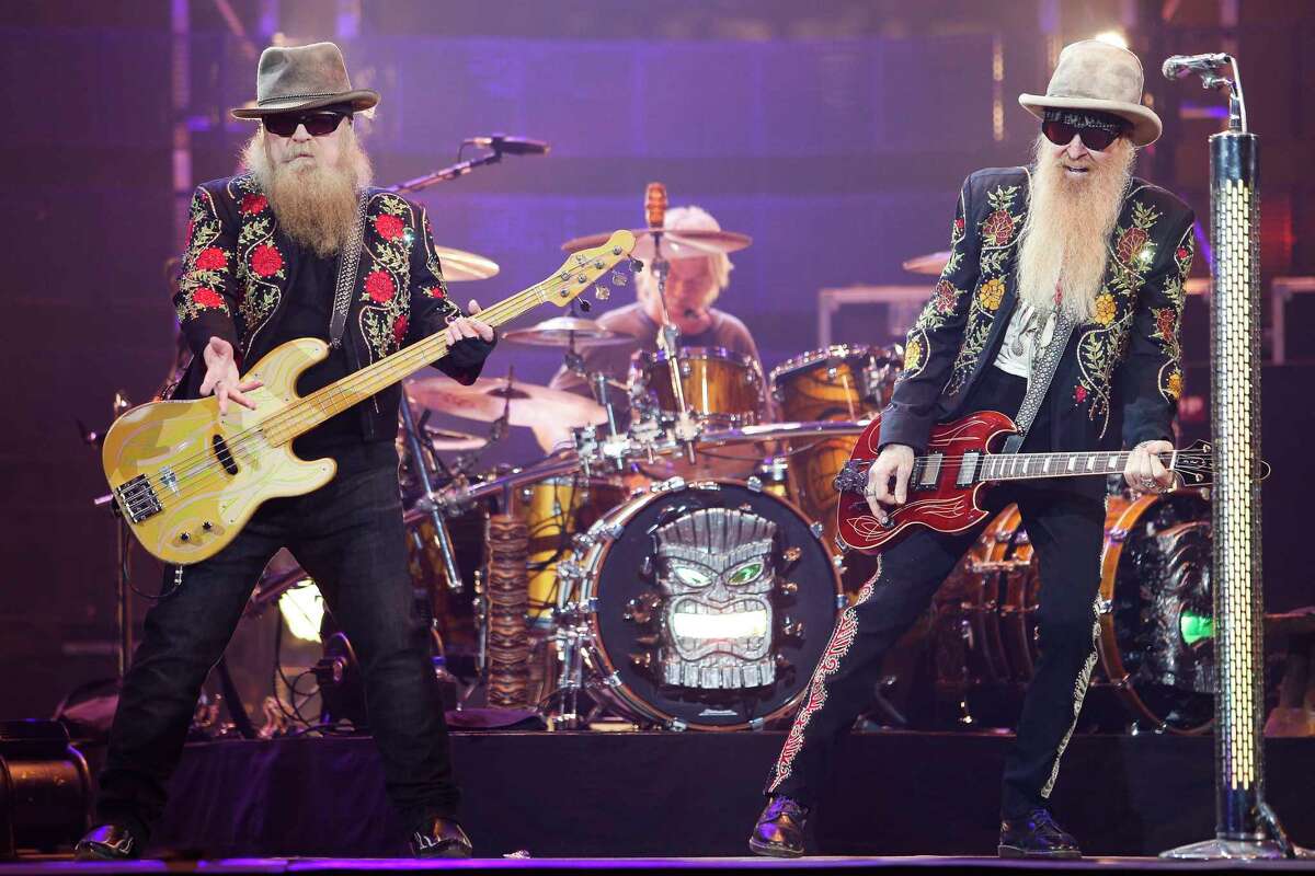 Texas rockers ZZ Top kept the Rodeo Houston crowd energized with wailing guitars, sparkling blazers and gravelly sounds. ﻿