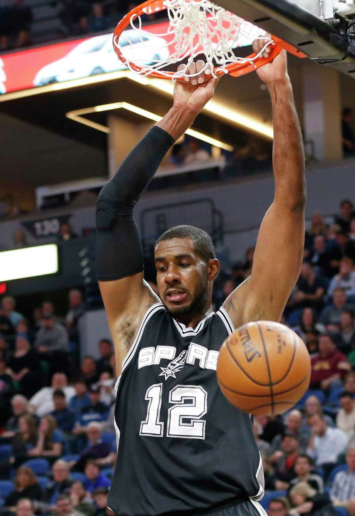San Antonio Spurs' LaMarcus Aldridge dunks against the Minnesota Timberwolves during the first half of an NBA basketball game Tuesday, March 21, 2017, in Minneapolis. (AP Photo/Jim Mone)