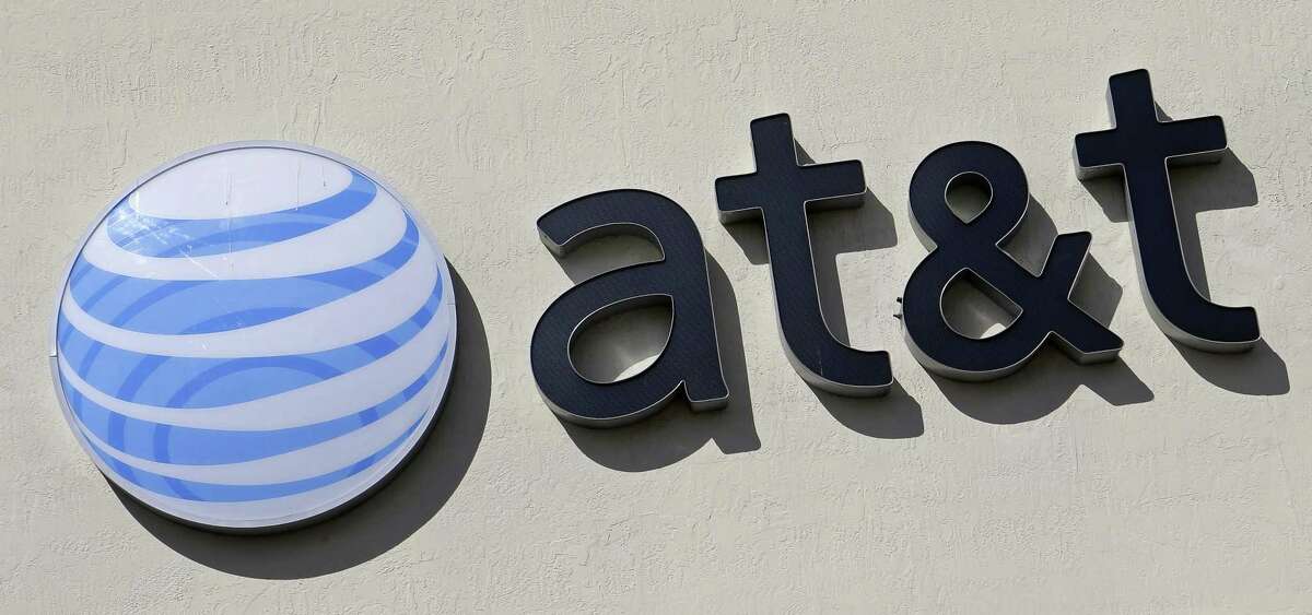 AT&T’s $1.6 billion deal with Straight Path Communications marks the second acquisition of high-frequency airwaves by AT&T this year. Straight Path’s spectrum licenses will allow AT&T to better compete with Verizon Communications Inc. and T-Mobile US Inc. as 5G networks roll out over the next several years.
