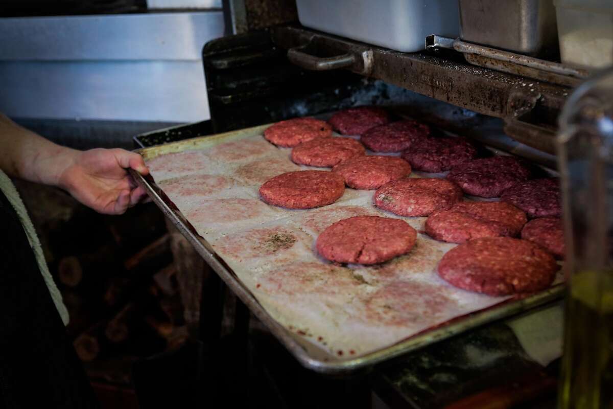 Safeway to carry plantbased Beyond Burger in its meat case