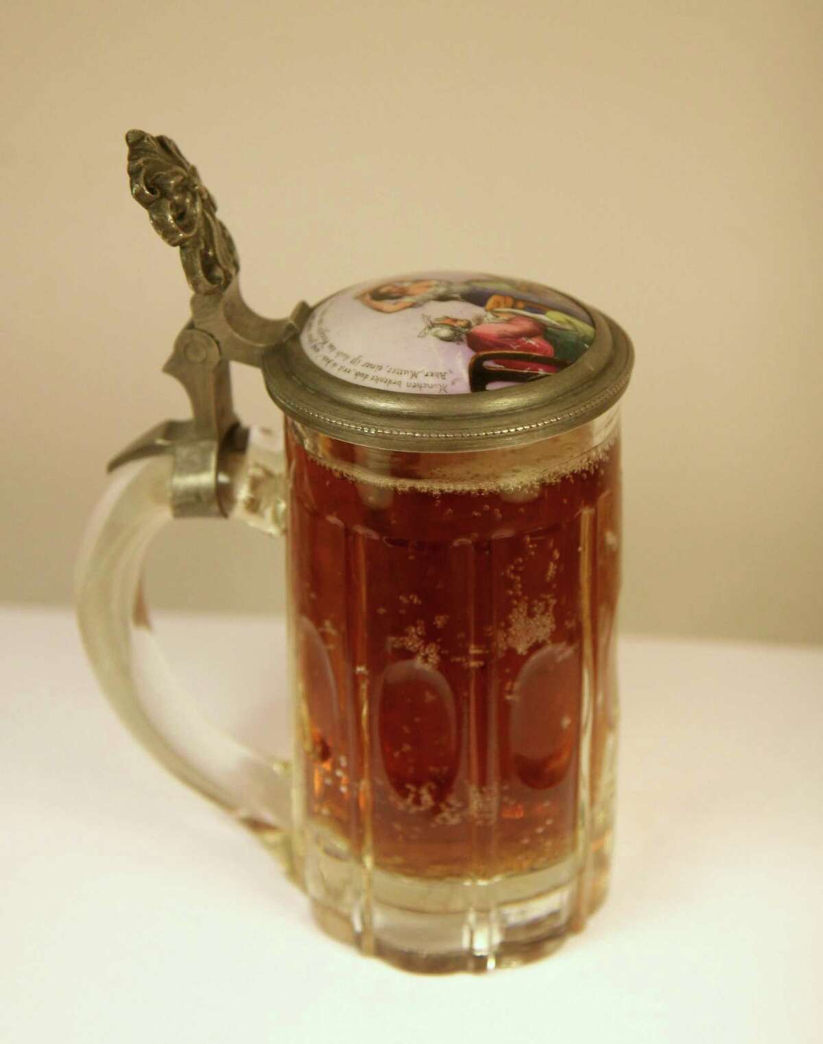 A glass stein with a painted ceramic lid. Lids on beer mugs were originally developed to keep insects from flying into the beer. Mugs largely have been displaced by shaker pints in many drinking establishments in the United States, but remain popular in German speaking areas of Europe.