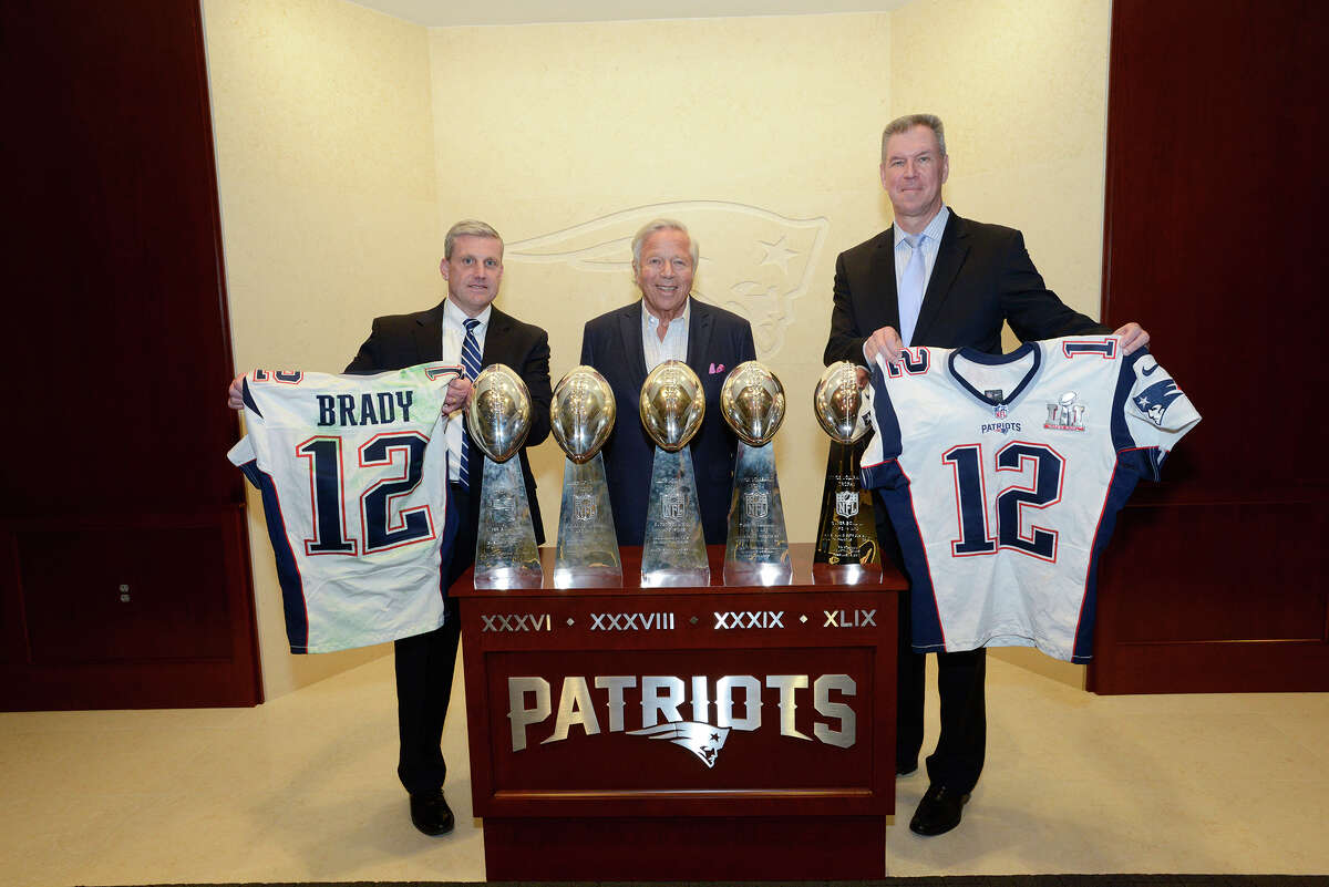 The FBI returned the previously stolen Tom Brady Super Bowl jerseys to the Patriots and team owner Robert Kraft (center) in 2017.
