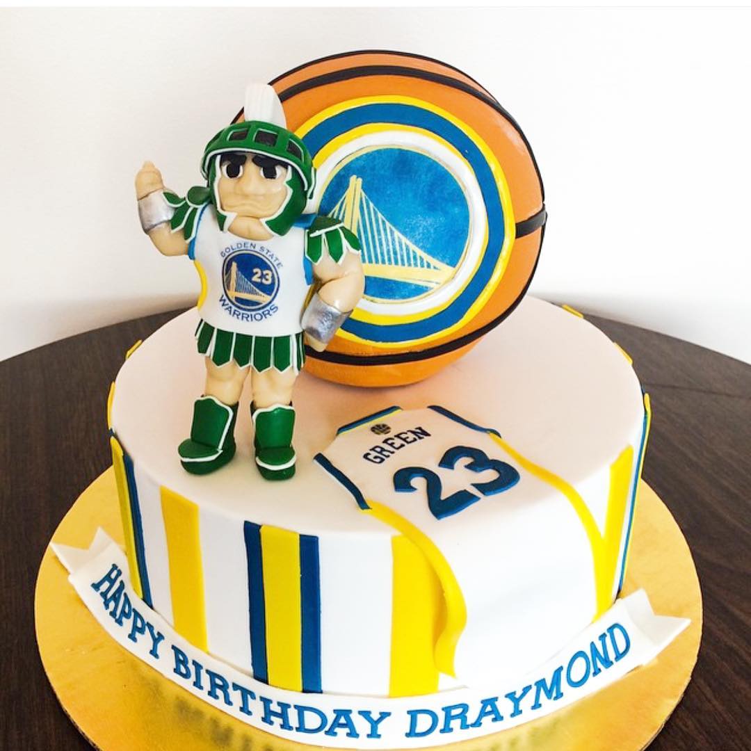 Golden State Warriors Bday Theme Cake. Yellow Sponge Cake w/Buttercream  Filling & Frosting, Fond… | Birthday party cake, Basketball cake, Golden  state warriors cake