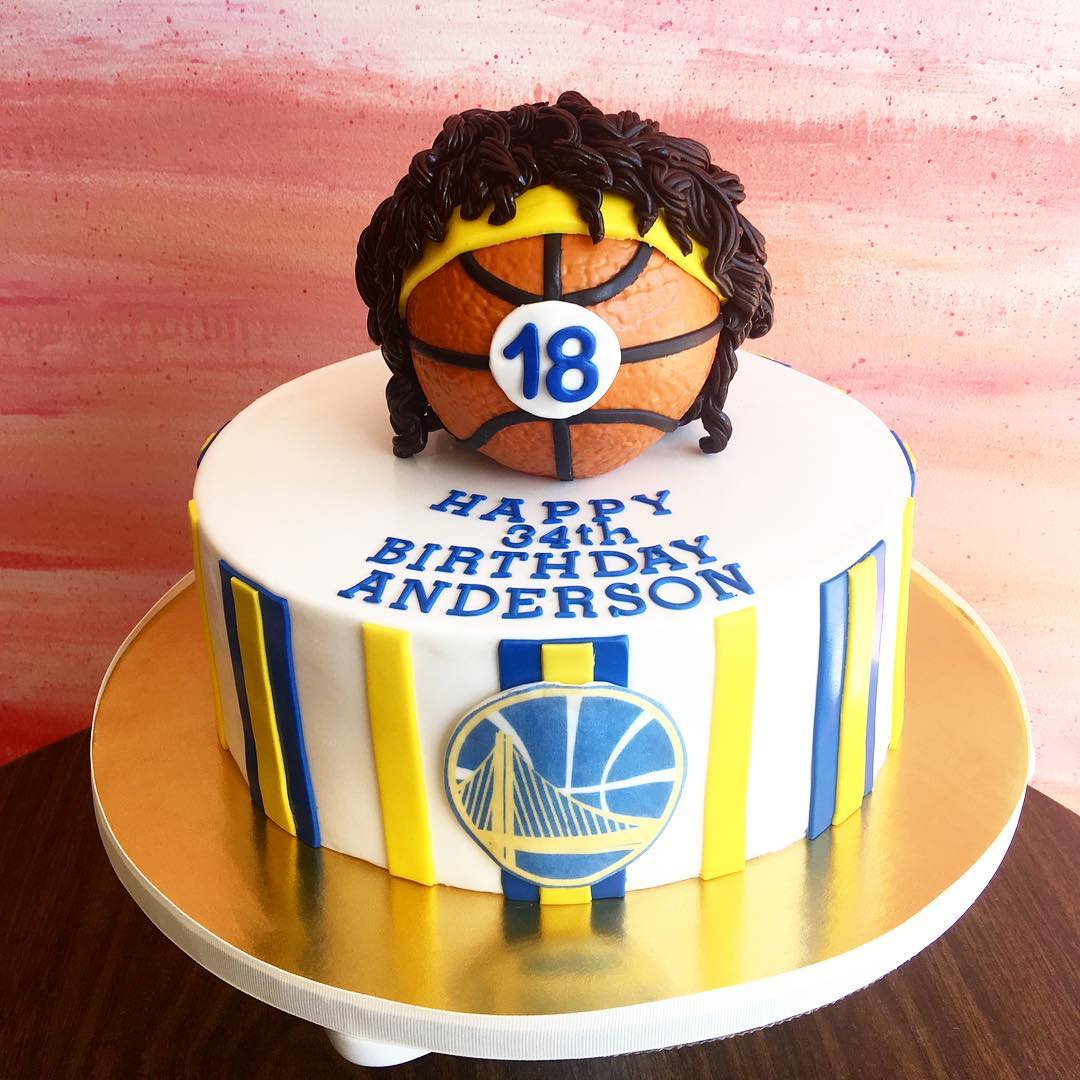 See the amazing birthday cakes this San Francisco baker makes for the  Warriors