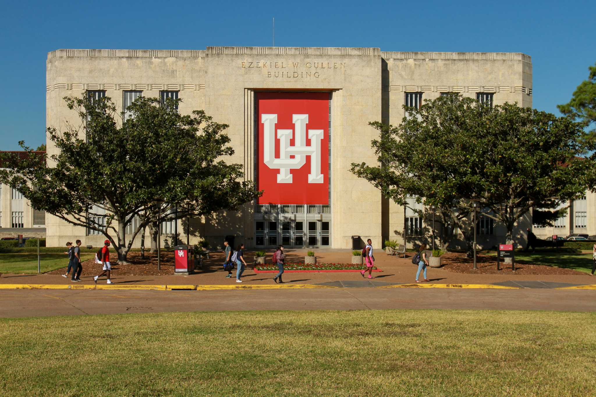 UH moves up, Texas Tech down How Texas colleges did on the latest