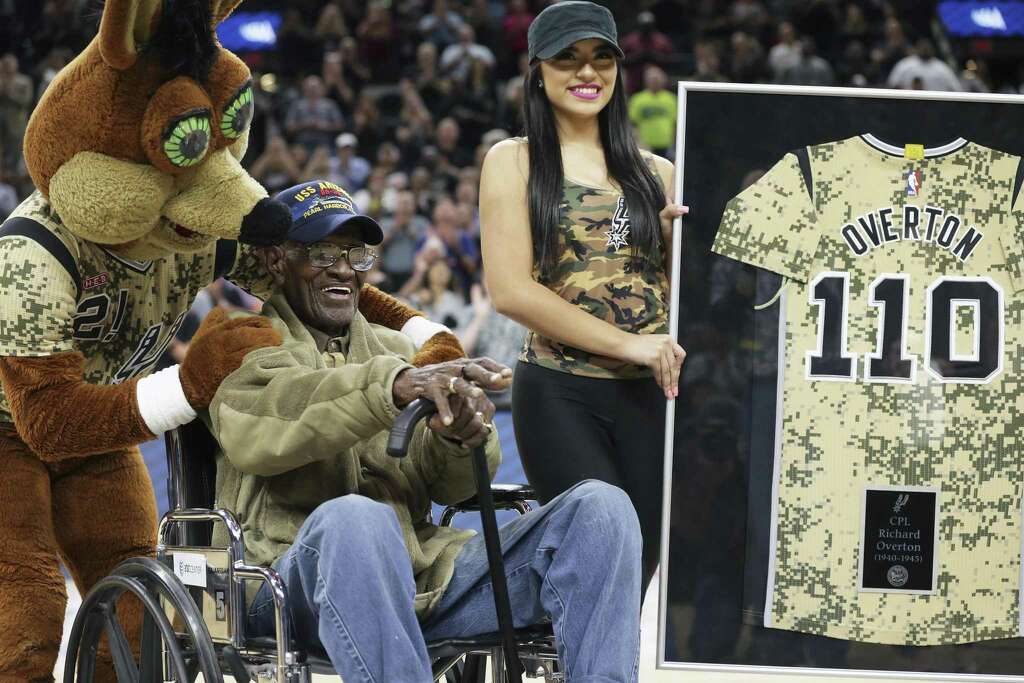 Richard Overton is recognized as the oldest WWII veteran as the Spurs host the Grizzlies at the AT&T Center on March 23, 2017. Photo: Tom Reel, Staff / San Antonio Express-News / 2017 SAN ANTONIO EXPRESS-NEWS