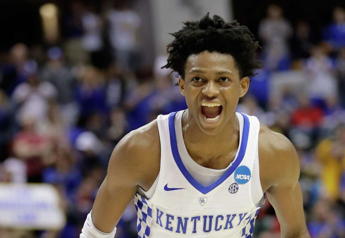 INDIANAPOLIS, IN - MARCH 19: De'Aaron Fox #0 of the Kentucky Wildcats celebrates his dunk against the Wichita State Shockers in the second half during the second round of the 2017 NCAA Men's Basketball Tournament at the Bankers Life Fieldhouse on March 19, 2017 in Indianapolis, Indiana. The Kentucky Wildcats won 65-62.