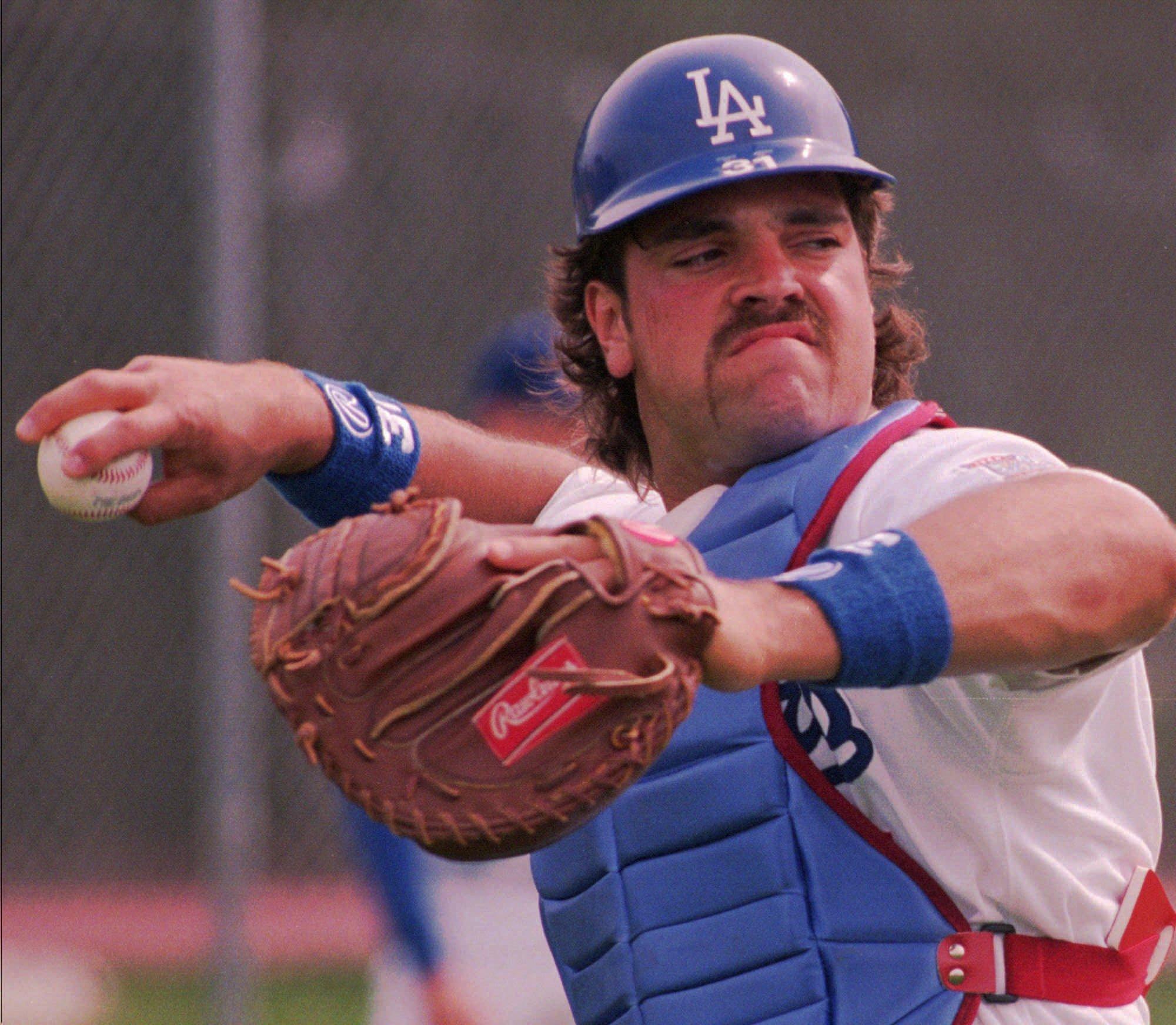 Dodgers, Mets legend Mike Piazza roasted for strange Larry Elder