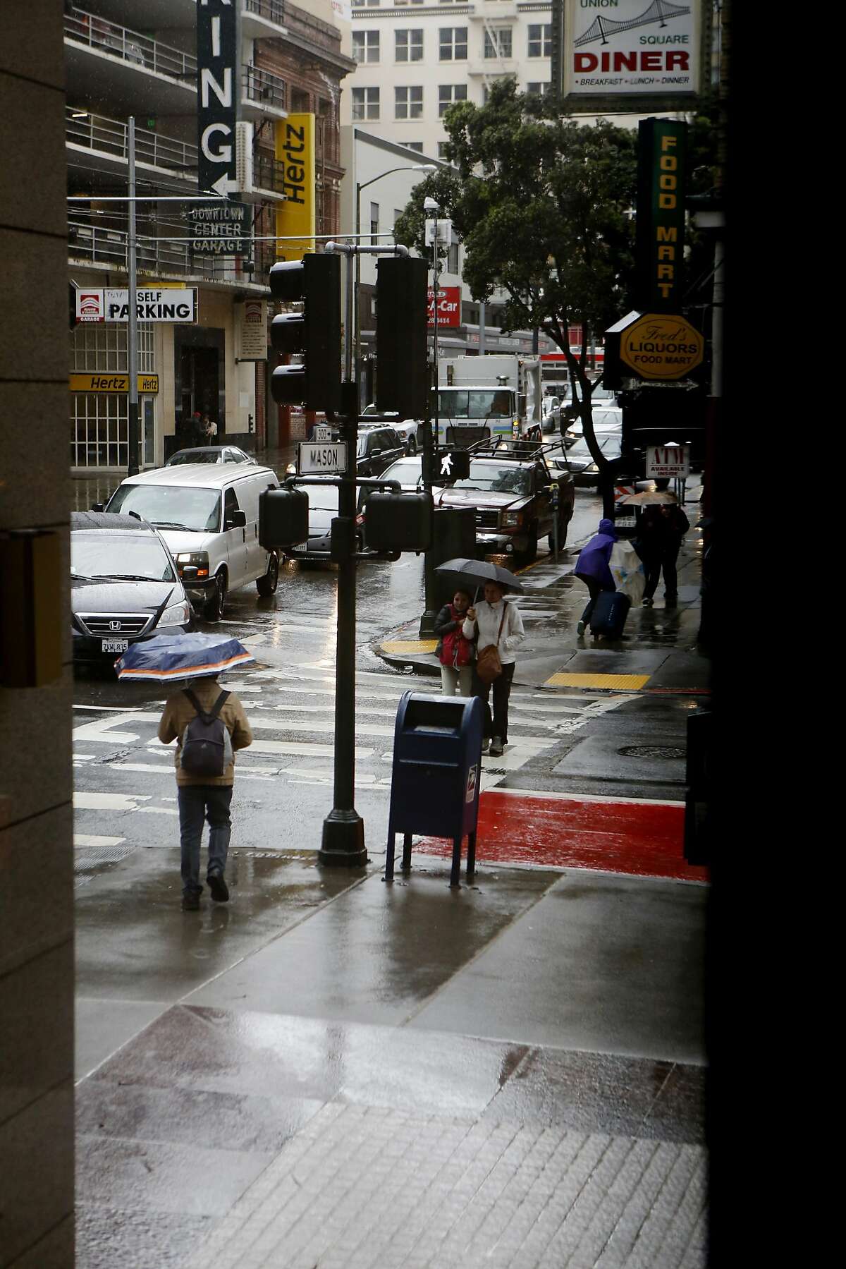 Heavy rain rolling into Bay Area for afternoon commute