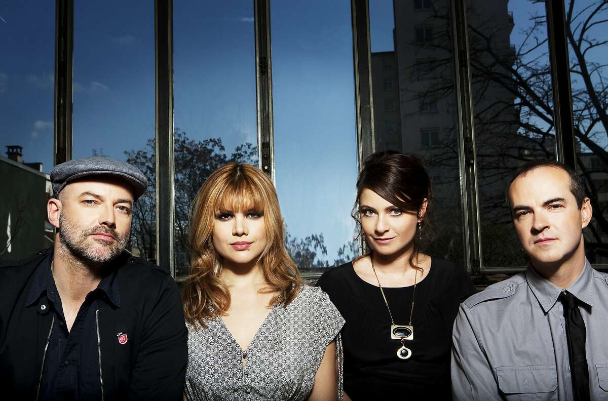 Nouvelle Vague takes hits from the '80s and gives them a jazzy �60s pop makeover.