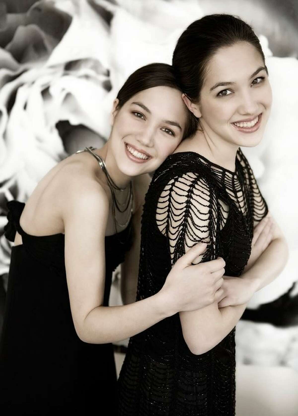 Duo-pianists and twin sisters Christina and Michelle Naughton performed Poulenc’s Concerto for Two Pianos with the San Antonio Symphony on Friday night.