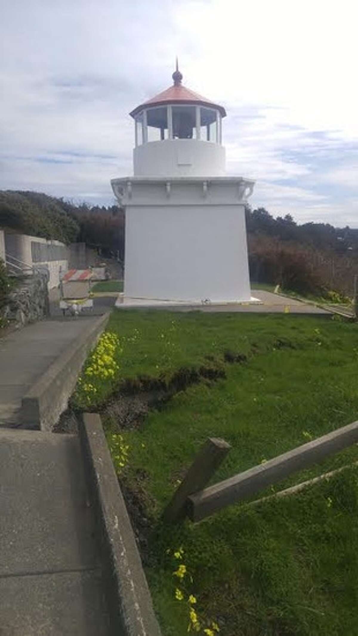 Ground crumbling beneath popular photo spot on California coast