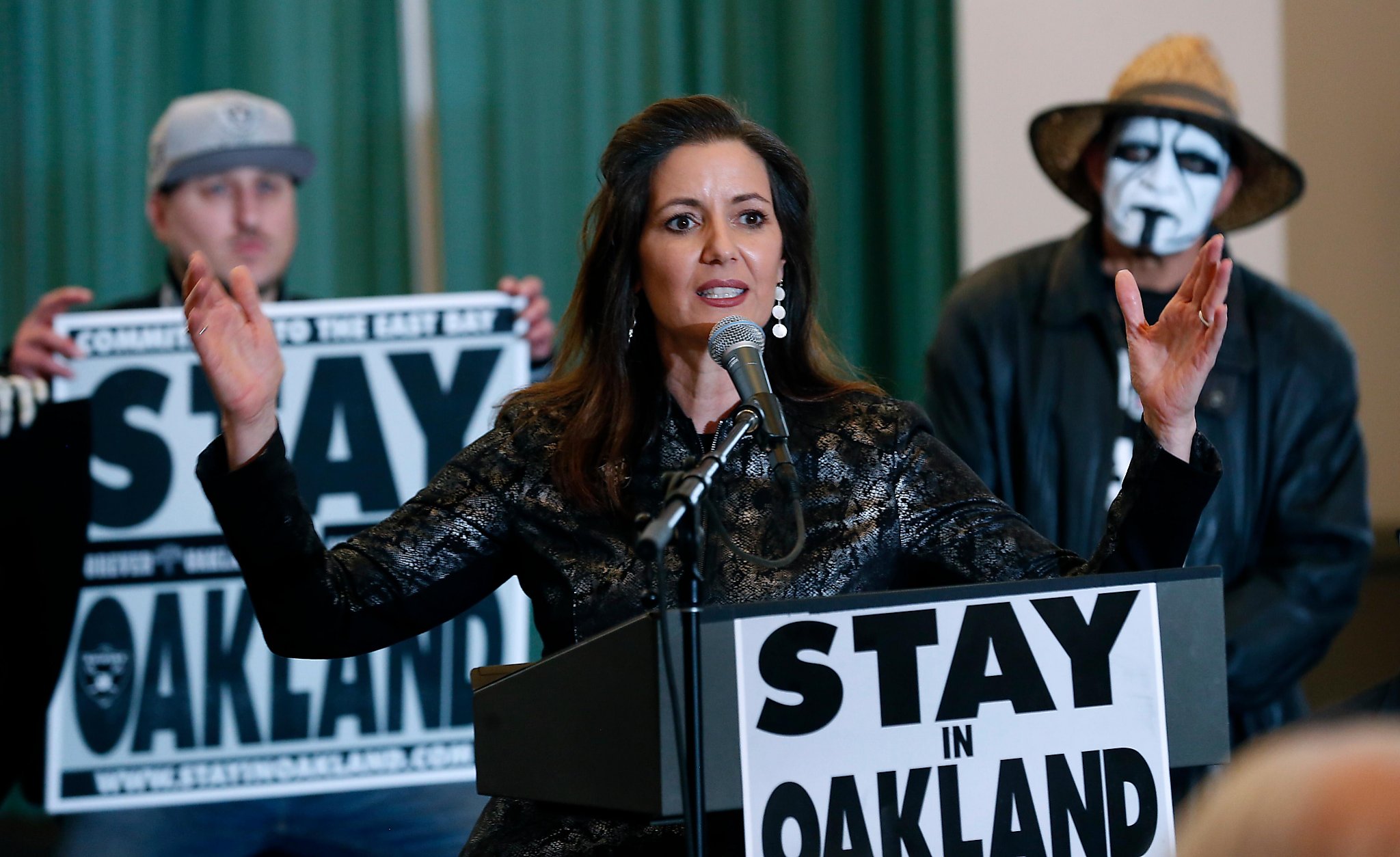 Oakland Mayor Says No Public Money for Raiders Stadium