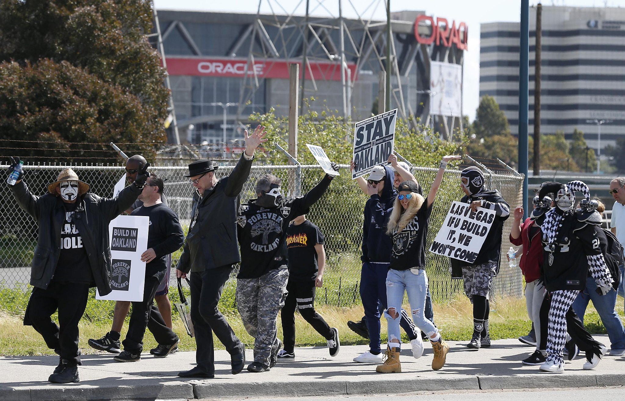 Oakland: Mayor Schaaf, fans make pitch to keep Raiders