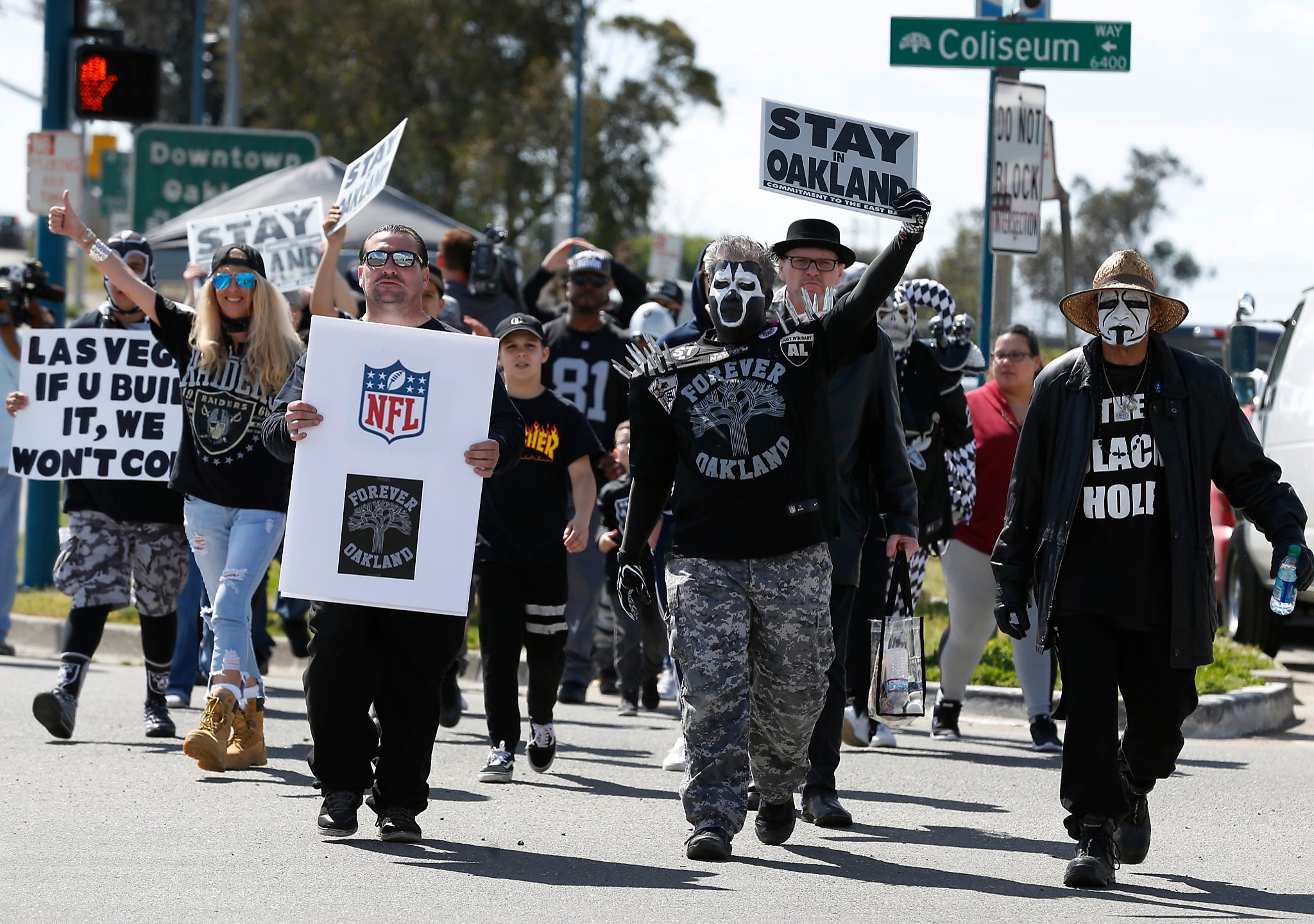 Oakland: Mayor Schaaf, fans make pitch to keep Raiders