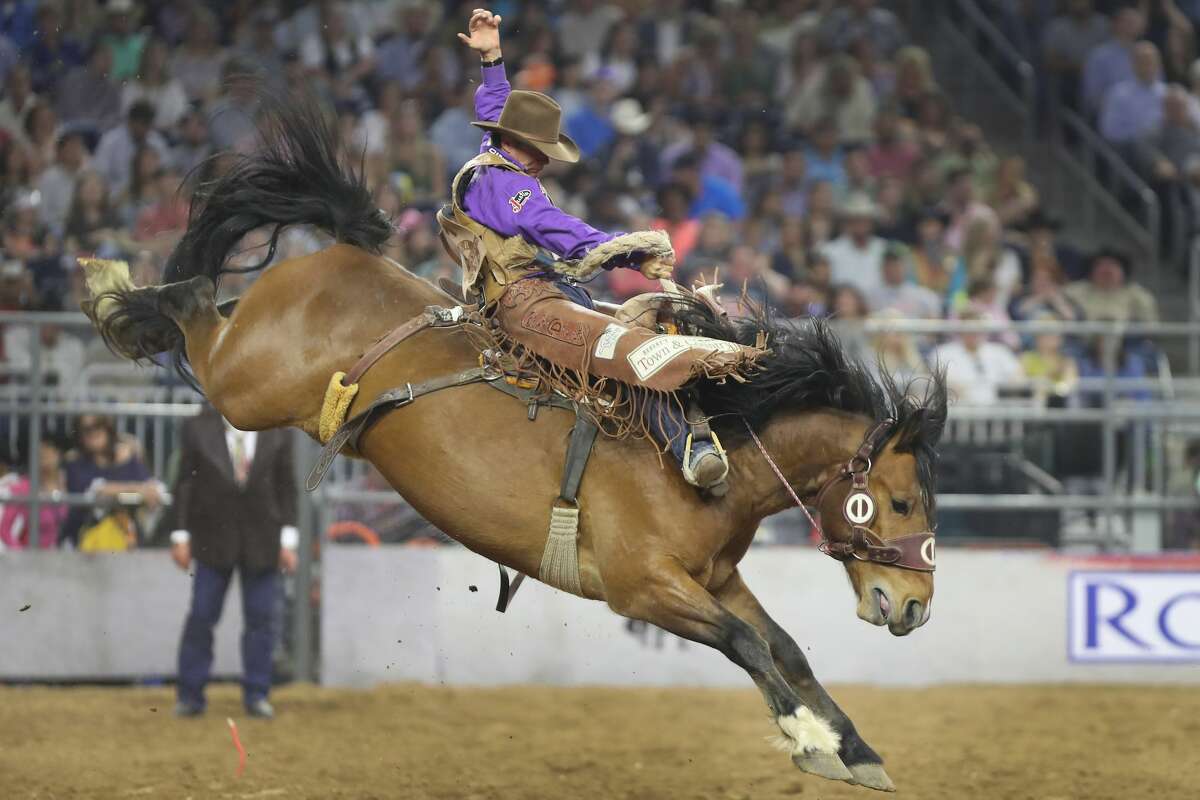 Kassie Mowry dominates barrel racing at RodeoHouston