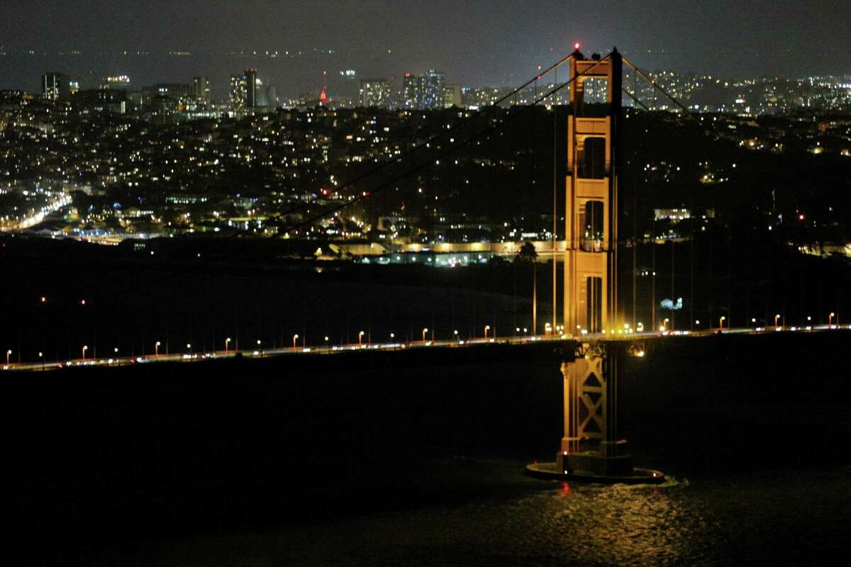 Golden Gate Bridge, Transamerica Pyramid go dark for a cause