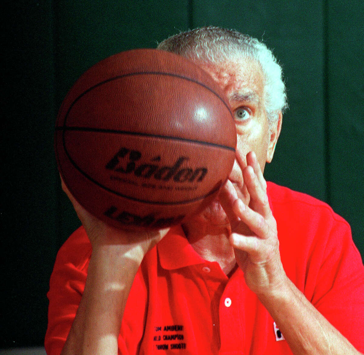 Podiatrist who set free throws world record dies at 94