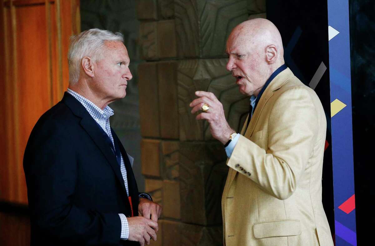 The owners of the teams involved in the Brock Osweiler deal - the Browns' Jimmy Haslam, left, and Bob McNair - talk at the NFL meetings.