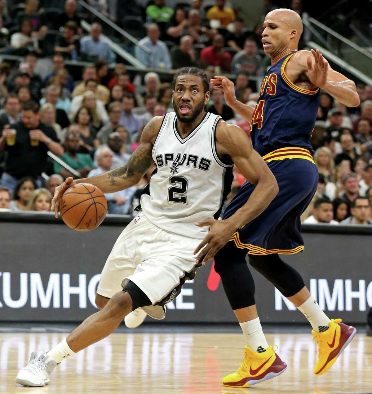 San Antonio Spurs' Kawhi Leonard drives around Cleveland Cavaliers' Richard Jefferson during first half action Monday March 27, 2017 at the AT&T Center.