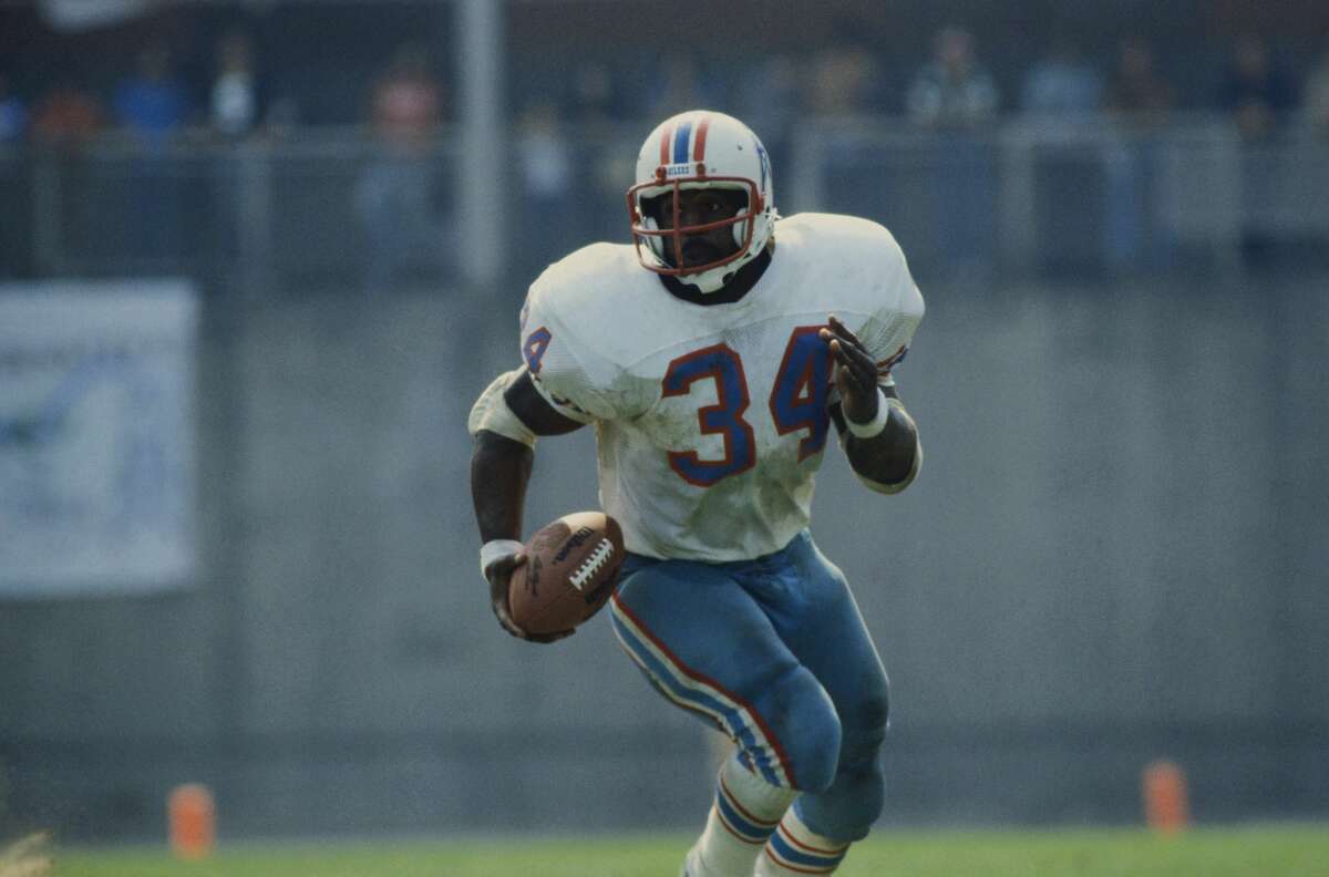 PHOTOS: A look at Earl Campbell in his glory days with the Houston Oilers Earl Campbell rushed for more than 1,000 yards in five different seasons with the Houston Oilers, including a sensational 1980 season when he ran for 1,934 yards and 13 touchdowns. Browse through the photos above to relive Earl Campbell's days with the Houston Oilers ...