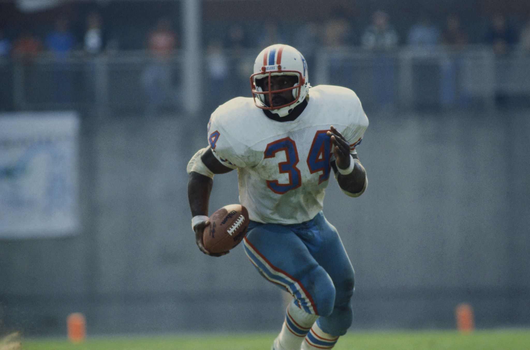 Houston Oilers Hall of Fame running back Earl Campbell (34) before the MLB  game between the Oakland Athletics and the Houston Astros on Wednesday, Sep  Stock Photo - Alamy