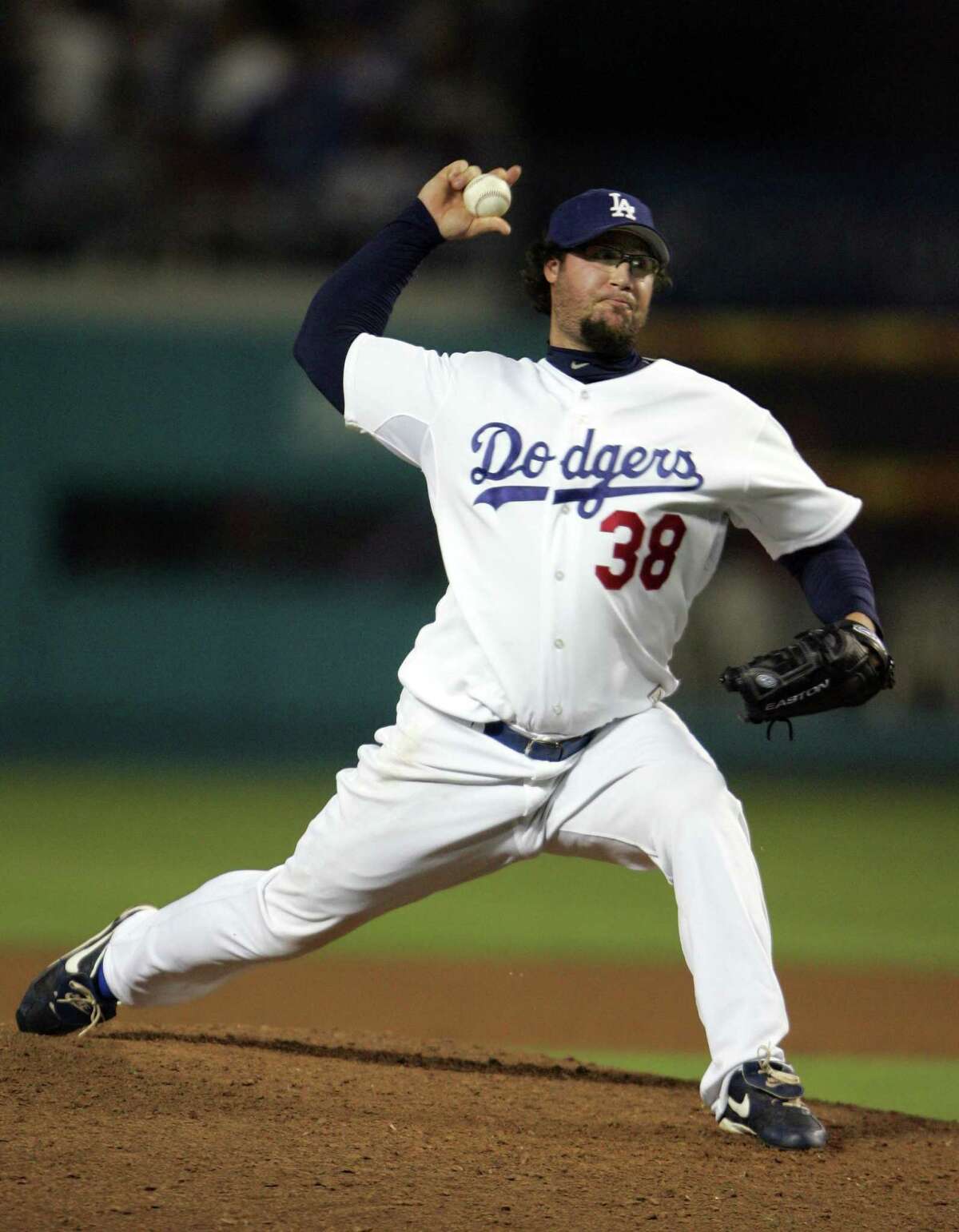 Los Angeles Dodgers pitcher Eric Gagne pitches against the Philadelphia Phillies during the ninth inning in an MLB baseball game, Friday, June 2, 2006, in Los Angeles. (AP Photo/Jeff Lewis)