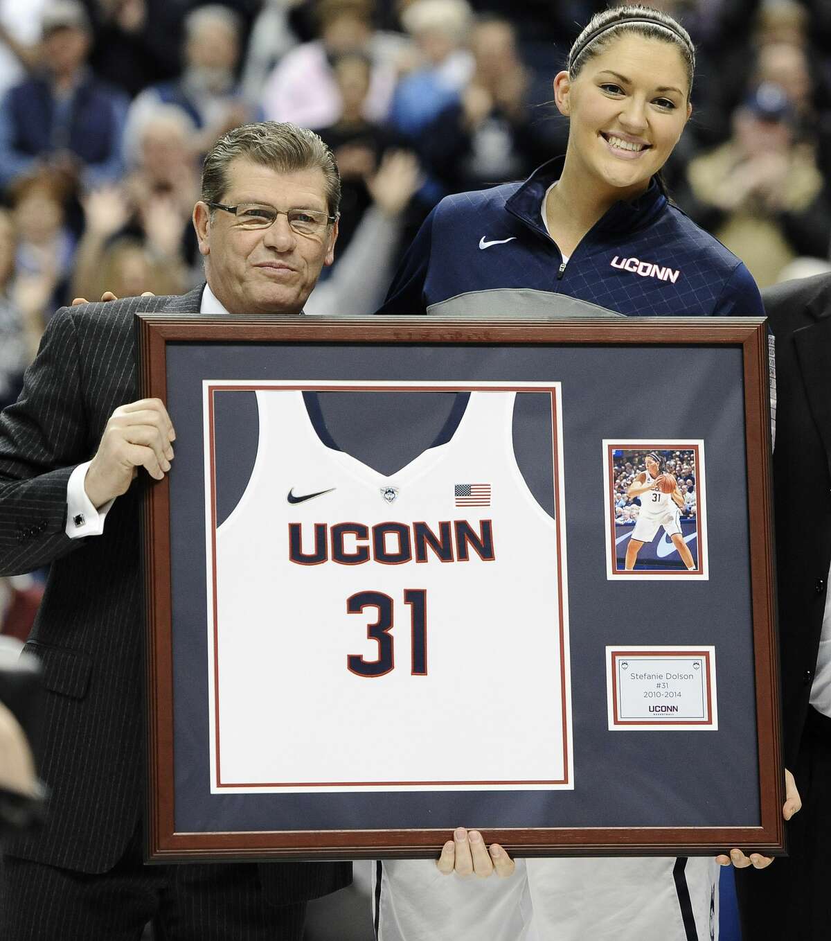 Milestone Awaits UConns Geno Auriemma Chris Dailey On Verge Of Th Win