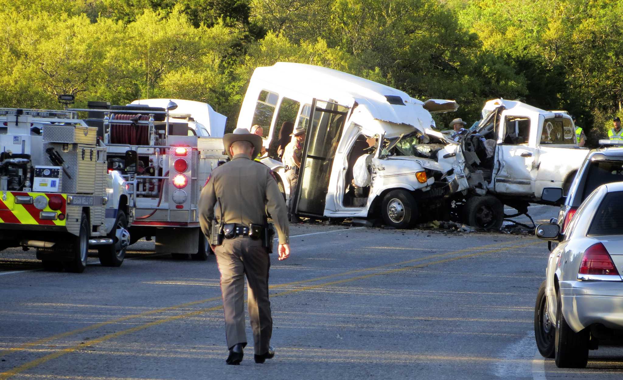 Photos Chaotic Scene Unfolds At Site Of Fatal Bus Crash Near Garner State Park