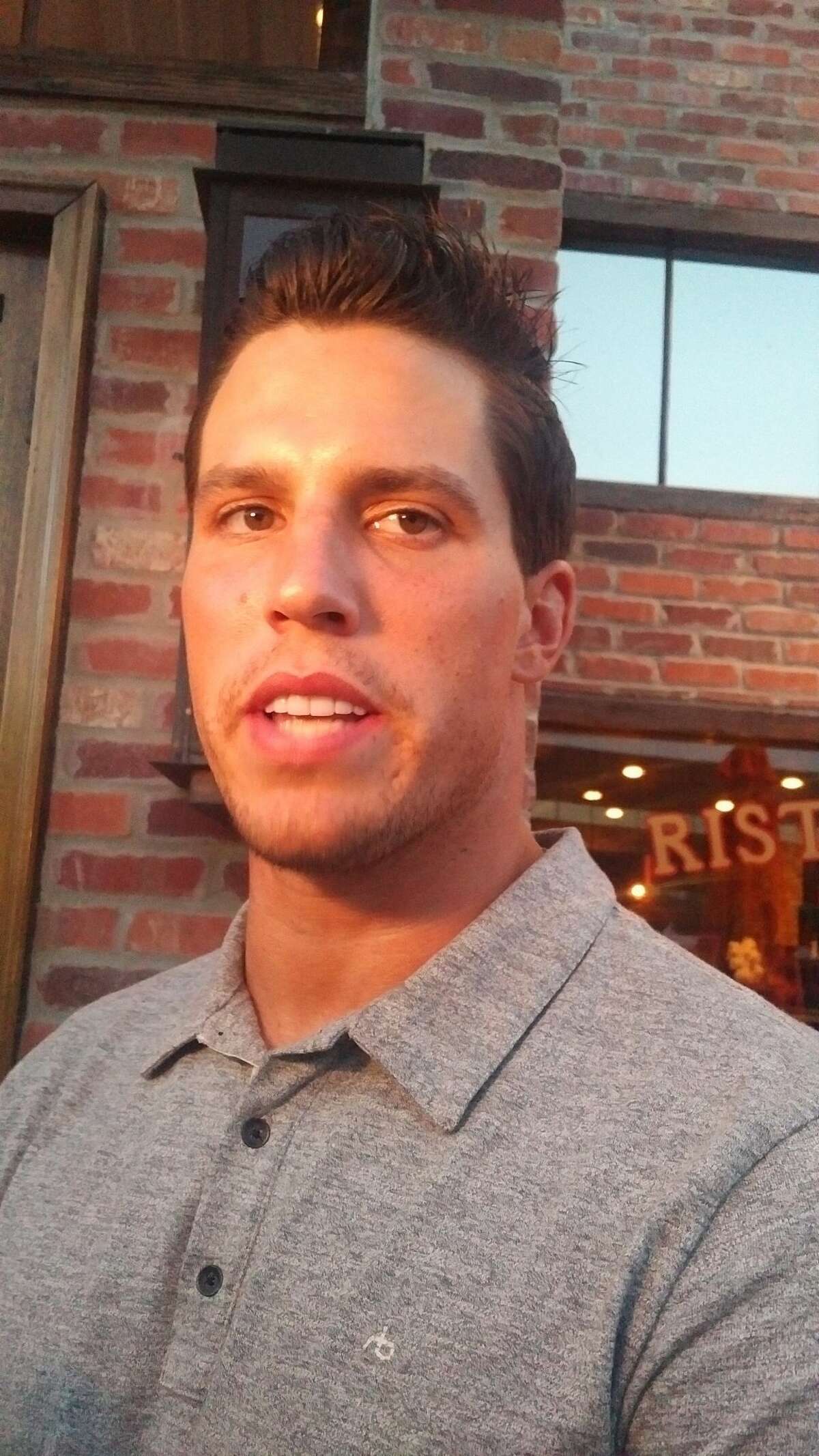 Texans linebacker Brian Cushing impressed by military during USO tour