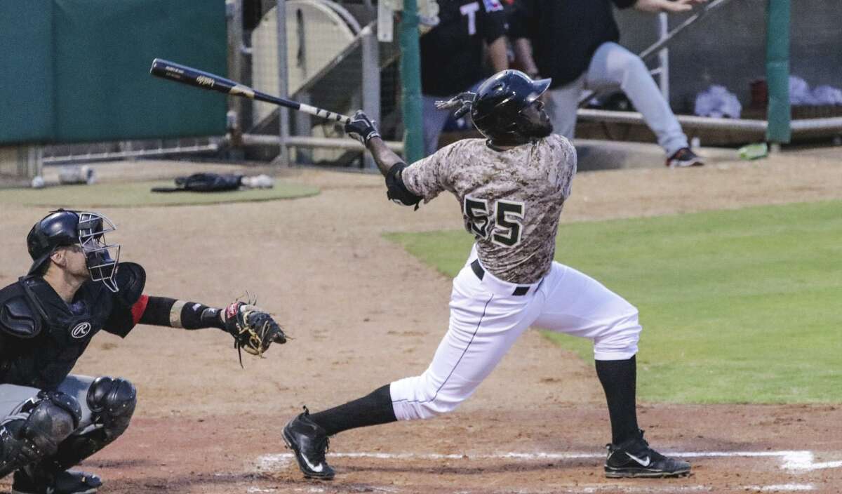 Lemurs outfielder Dennis Phipps is returning for his fourth season in Laredo after hitting an American Association high 24 home runs in 2016.