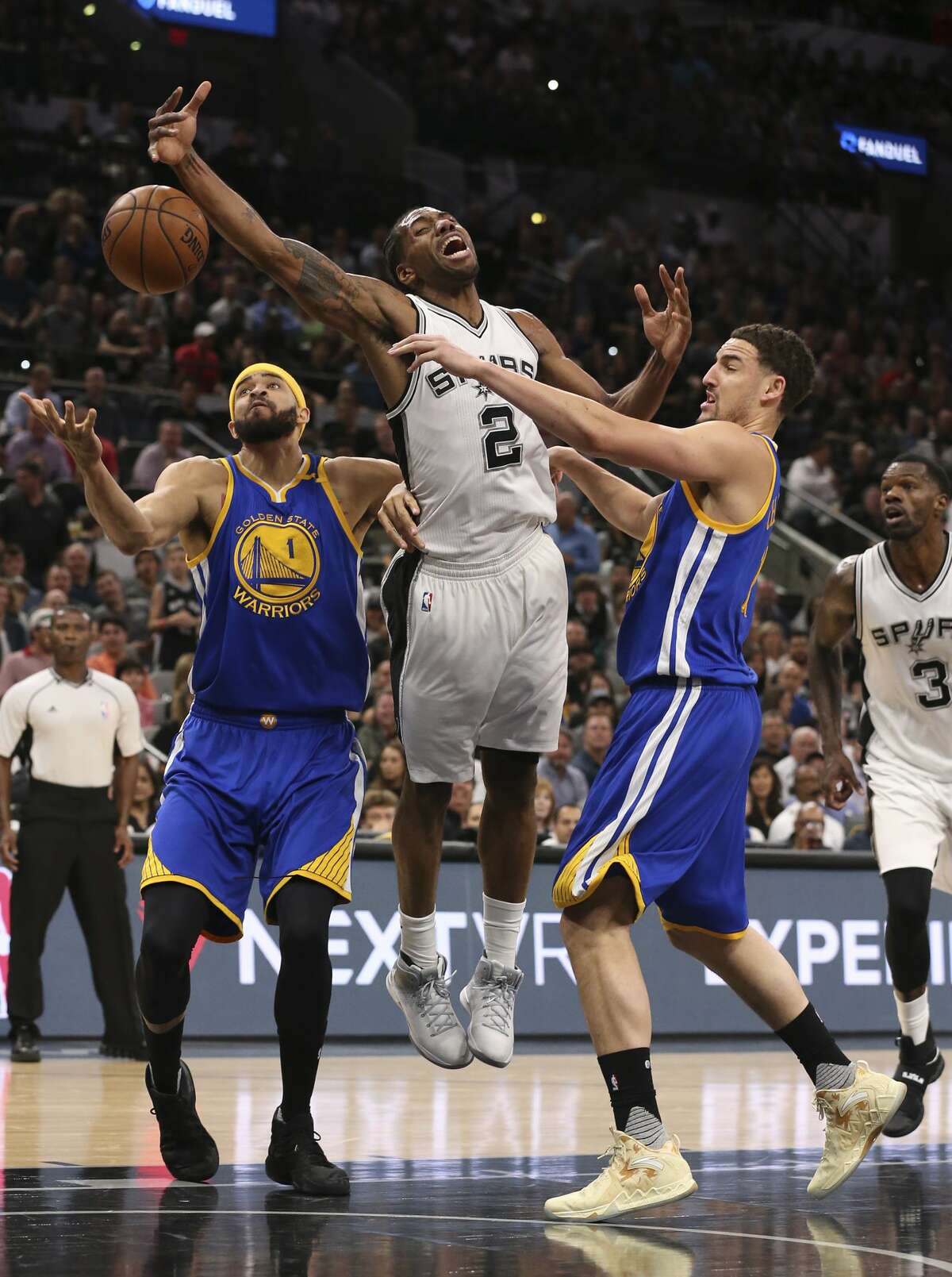 San Antonio Spurs?’ Kawhi Leonard gets fouled by Golden State Warriors' Klay Thompson, right, as JaVale McGee assists during the first half at the AT&T Center, Wednesday, March 29, 2017.