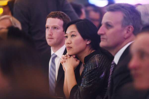 Facebook S Mark Zuckerberg And Wife Priscilla Chan Give 800 000
