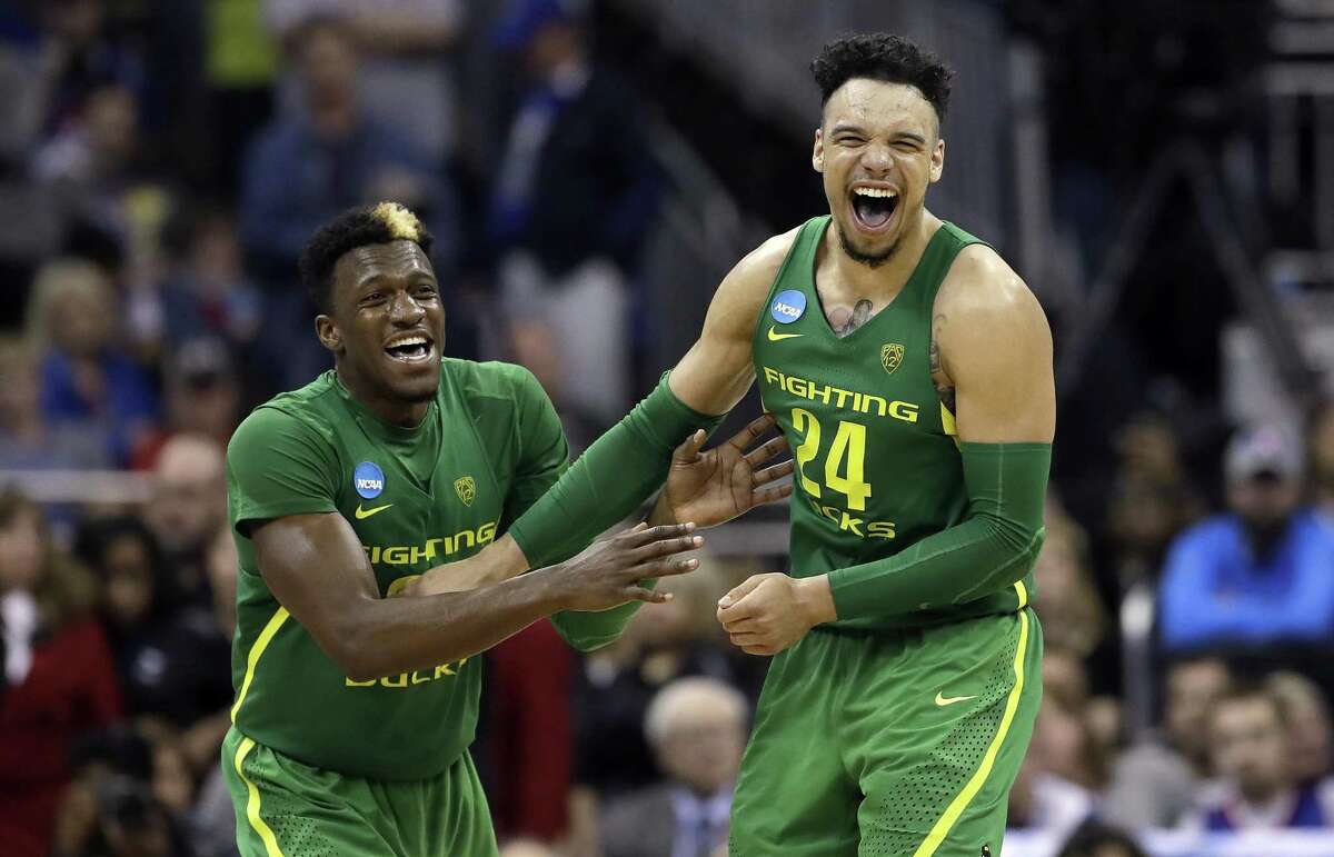 Oregon guard Dylan Ennis (left) celebrates with teammate Dillon Brooks at the end of the Midwest Regional final against Kansas in the NCAA Tournament on March 25, 2017, in Kansas City, Mo.
