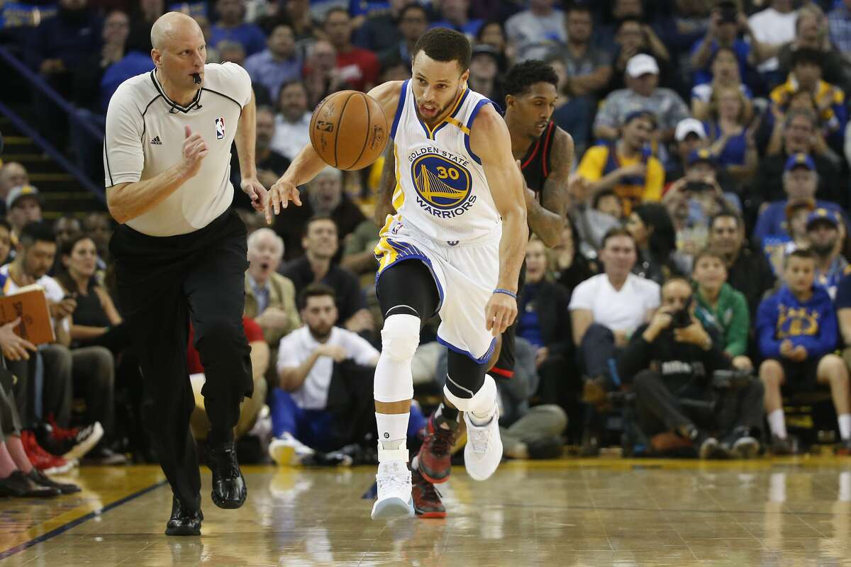 Stephen Curry (30) of the Golden State Warriors drives the ball during the first quarter of his NBA basketball game againat the Houston Rockets at Oracle Arena in Oakland, Calif. on Friday, March 31, 2017. The Warriors defeated the Rockets 107-98.