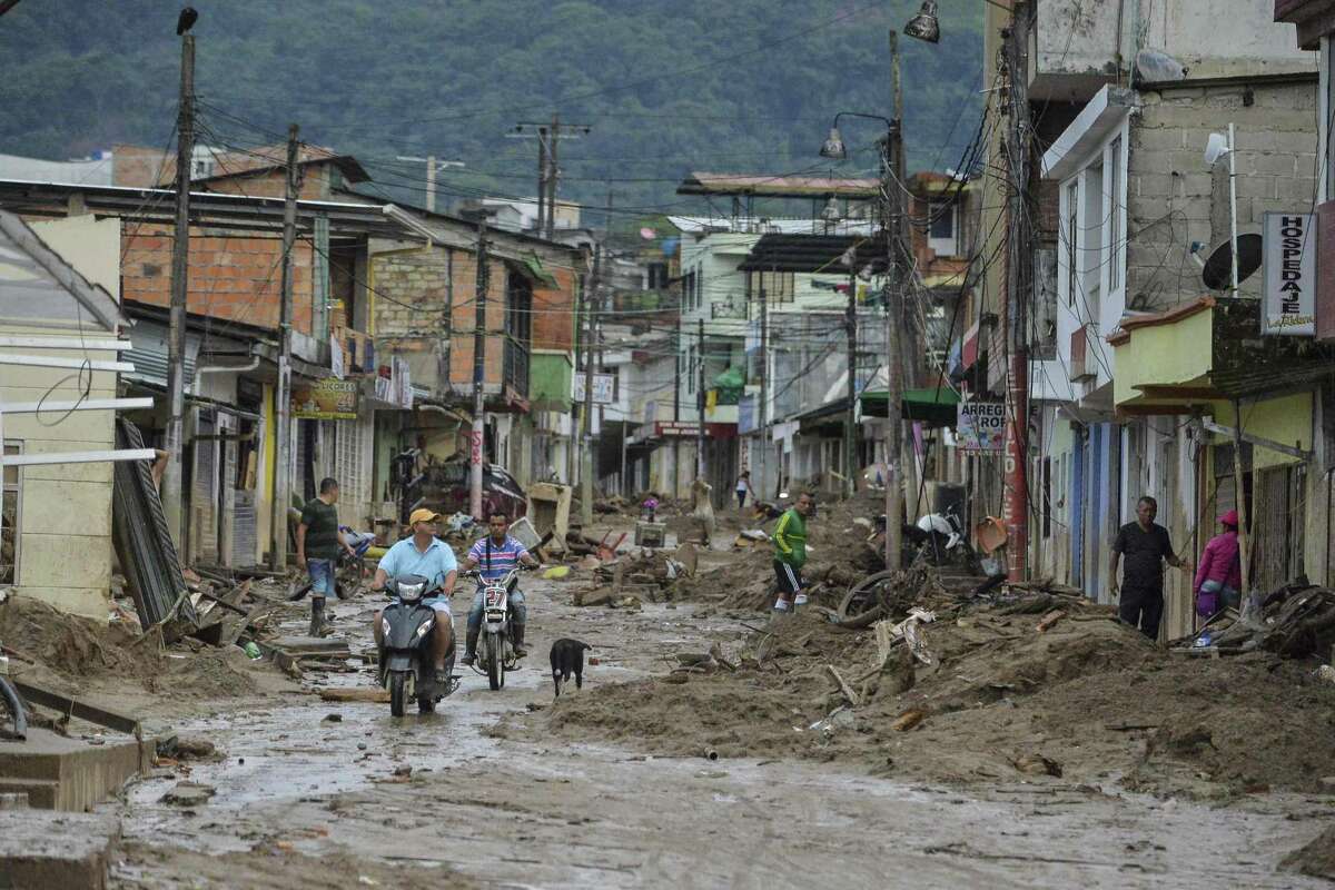 Hundreds dead after massive Colombia mudslide