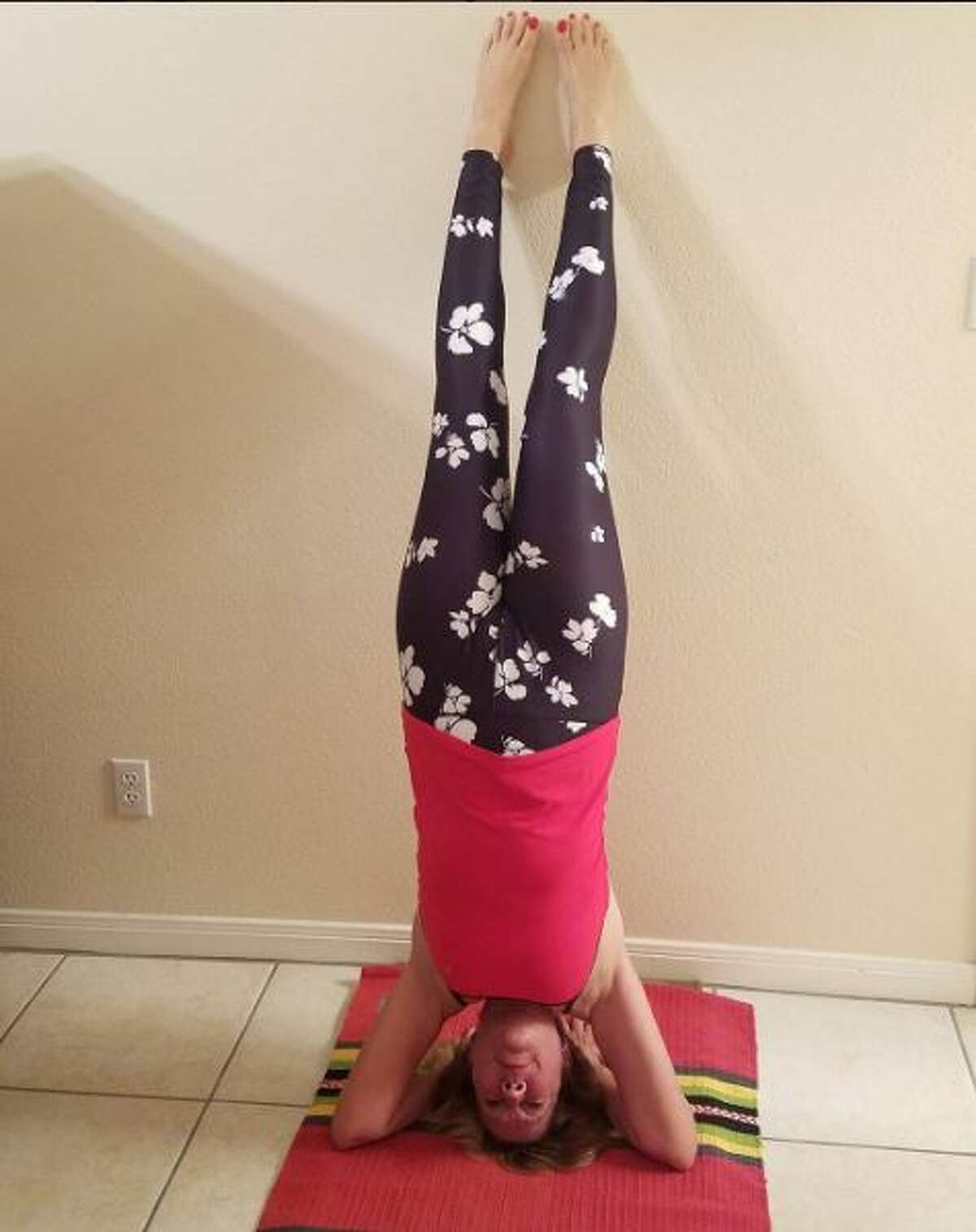 Instagram user @traci.mooreoswald models the #ChronFit pose of the day.