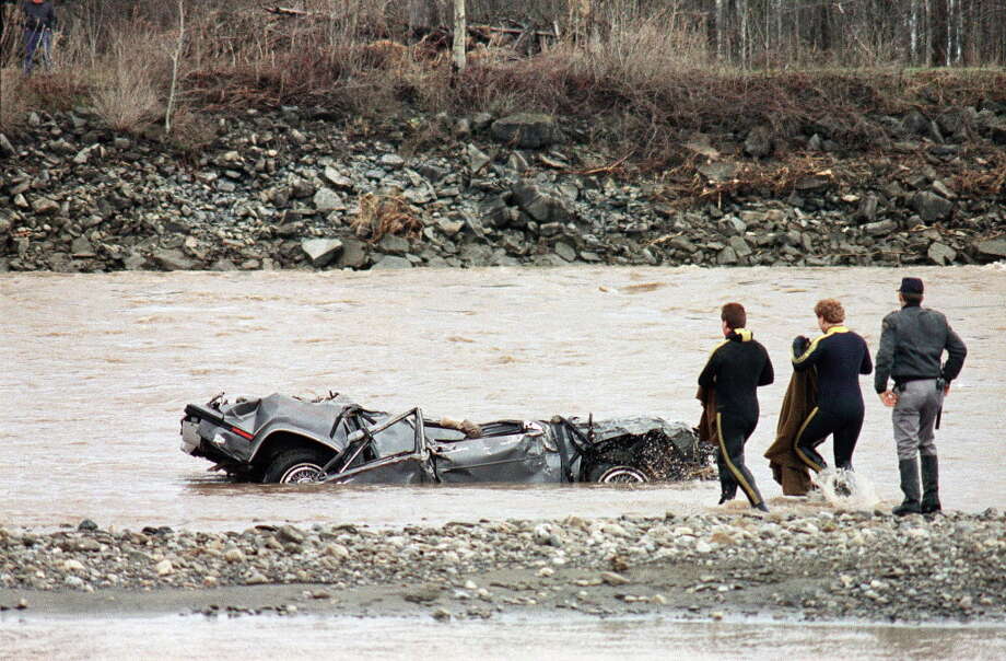 30 years ago Bridge collapse kills 10 Times Union