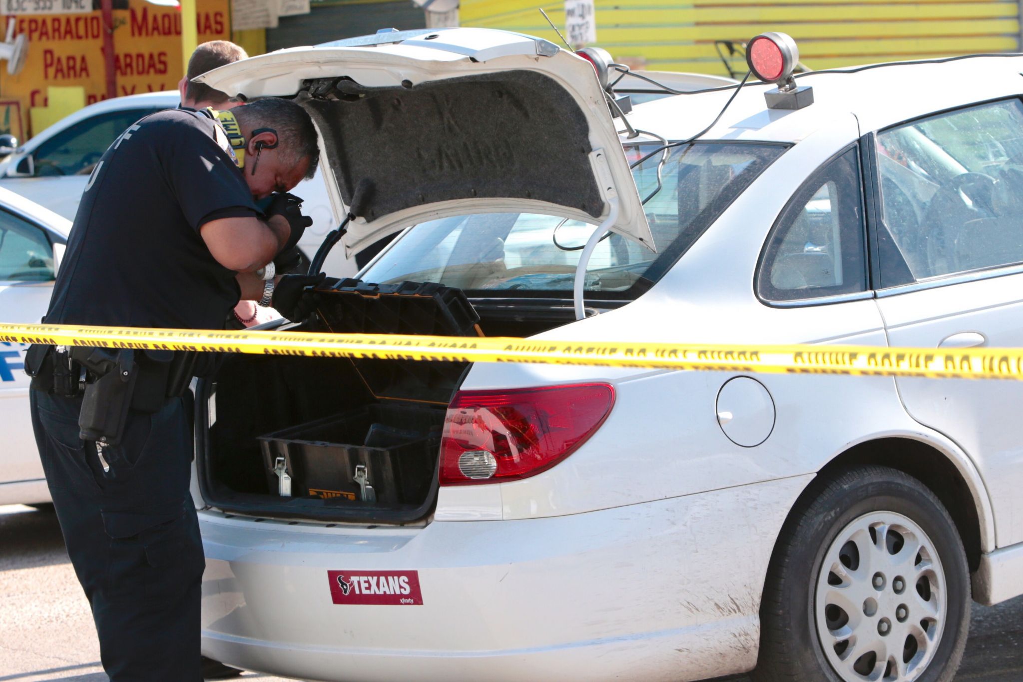 Officer-involved shooting leaves one suspect dead in north Houston