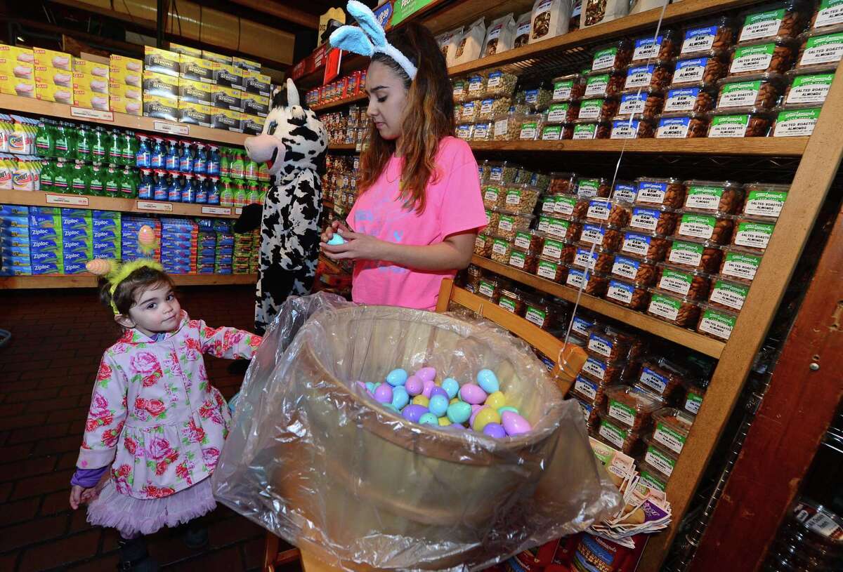 Stew Leonard’s hosts Easter Egg Hunt EggsTravaganza