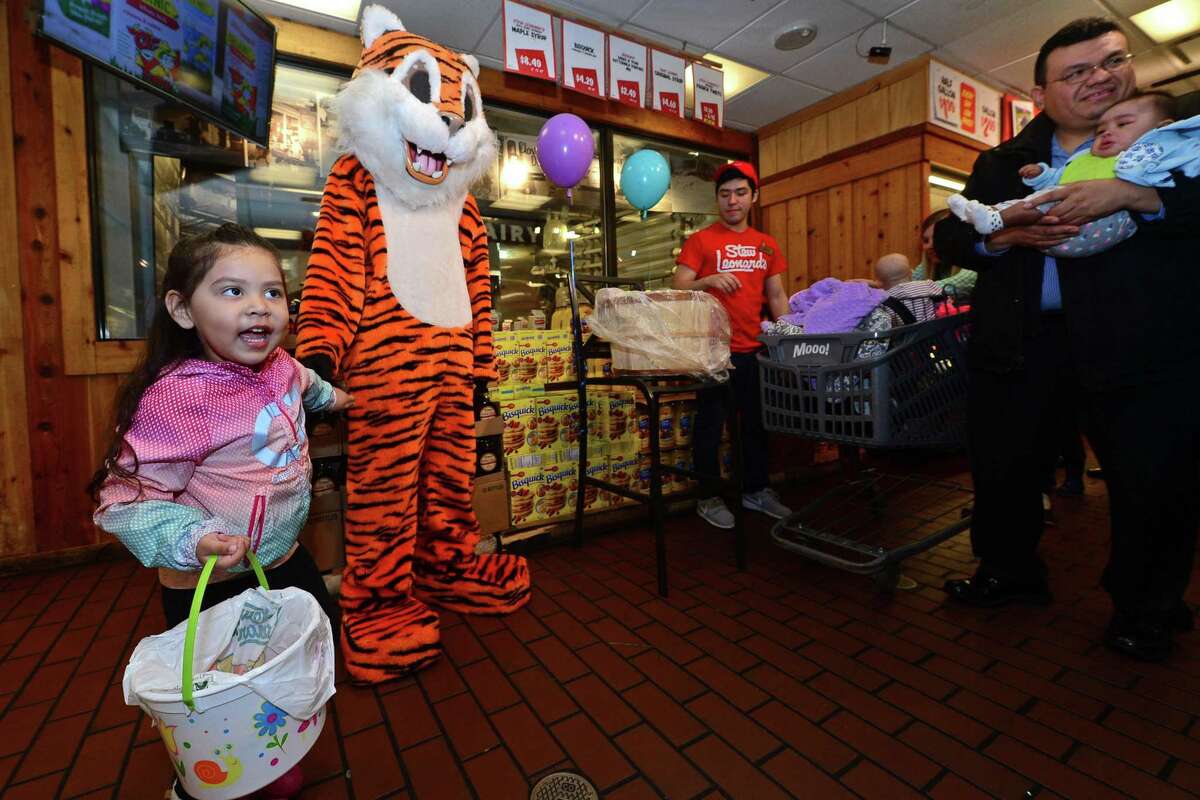 Stew Leonard’s hosts Easter Egg Hunt EggsTravaganza