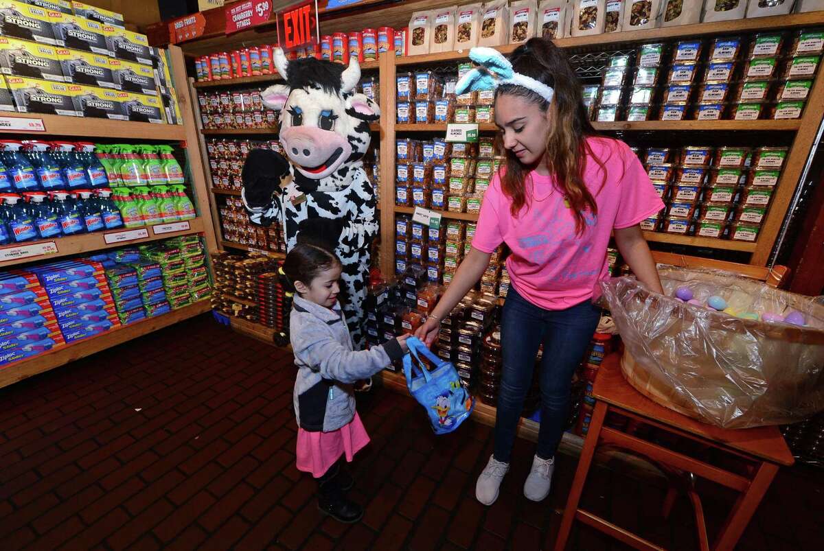 Stew Leonard’s hosts Easter Egg Hunt EggsTravaganza
